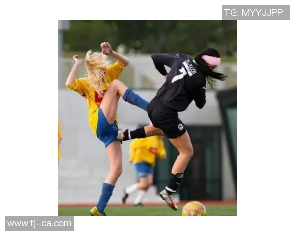 戴发箍的足球明星们如何在赛场上展现个性与风采 戴发箍的足球明星们如何在赛场上展现个性与风采