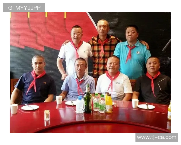 足球明星帅哥童颜照大揭秘他们的青春岁月与风采重现 足球明星帅哥童颜照大揭秘他们的青春岁月与风采重现